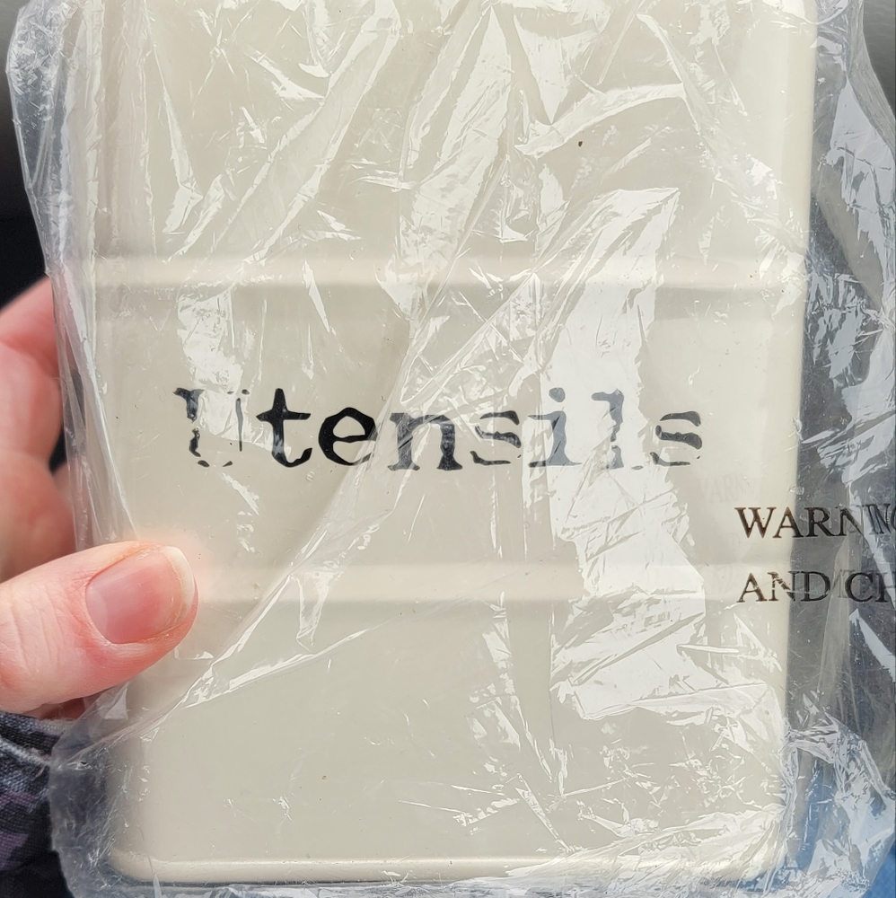 Utensil bin